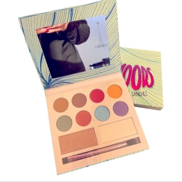 LAURA MAKEUP LABS •
Moods Eyeshadow & Highlighter Palette NWT - Picture 4 of 7